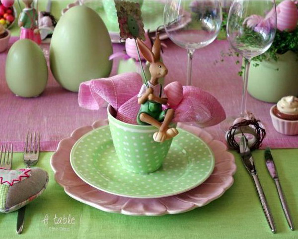 easter-rose-and-green-table-setting