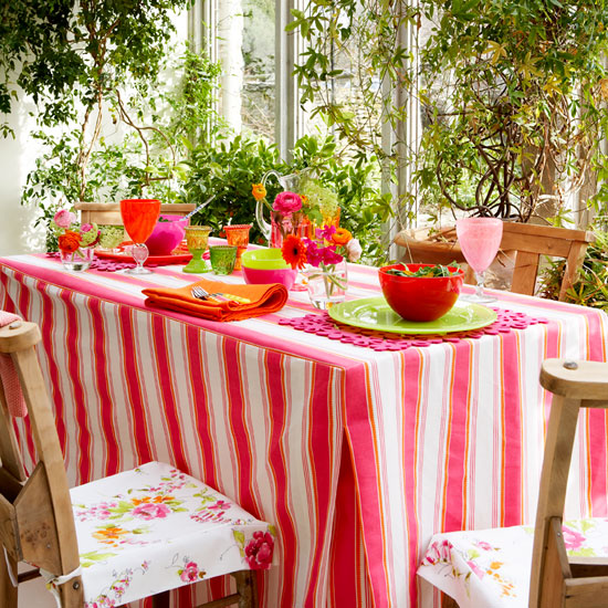 http://www.design-remont.info/wp-content/uploads/2012/07/summer-outdoor-tablecloths.jpg