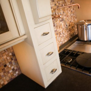 smart-concealed-kitchen-storage-spaces10-2