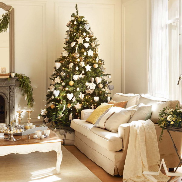 Праздник в доме: 15 красивых новогодних елок, декор которых вам захочется повторить