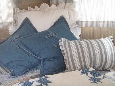 http://www.design-remont.info/wp-content/uploads/gallery/blue-jeans-pillows1/blue-jeans-pillows-light1.jpg