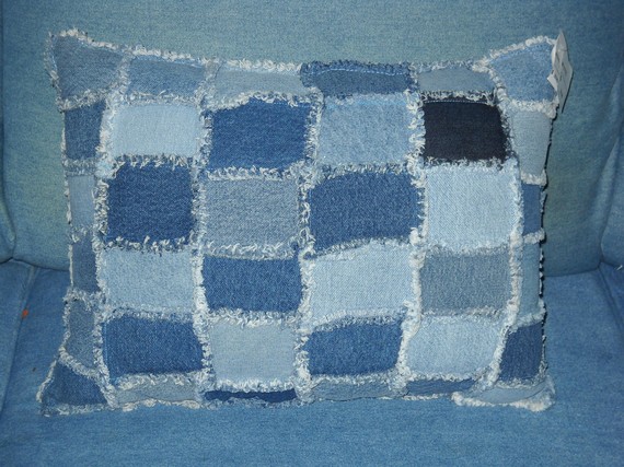 http://www.design-remont.info/wp-content/uploads/gallery/blue-jeans-pillows5/blue-jeans-pillows-quilt-denim6.jpg