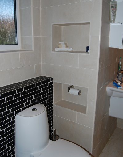 small-bathroom-wall-niche-interior-design