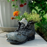 shoes-container-garden5-8.jpg