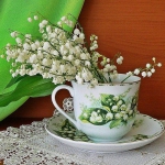 spring-decor-ideas-from-lily-of-the-valley-vases-style2-1