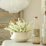 spring-decor-ideas-from-lily-of-the-valley-vases-style2-4