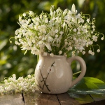 spring-decor-ideas-from-lily-of-the-valley-vases-style2-5