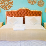 turquoise-and-orange-in-bedroom2.jpg