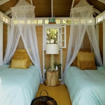 turquoise-and-yellow-in-bedroom3.jpg