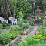 vegetable-garden-paths-ideas7.jpg