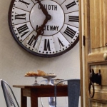 vintage-wall-clock-in-diningroom1.jpg
