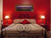 romantic-bedroom-in-red2
