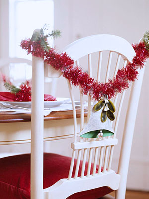 http://www.design-remont.info/wp-content/uploads/2009/12/christmas-chair-decoration2.jpg