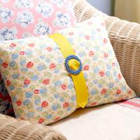 creative-pillows-ad-ribbon-n-trim6