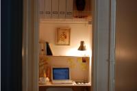 mini-home-office-in-closet16