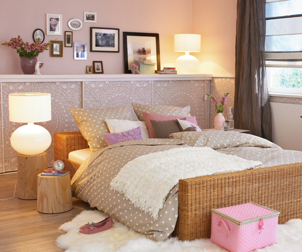 style-detail-in-romantic-bedroom