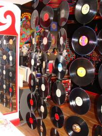 creative-ideas-from-recycled-vinyl-records3
