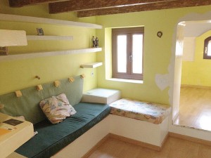 tiny-attic-apartment-makeover-before1