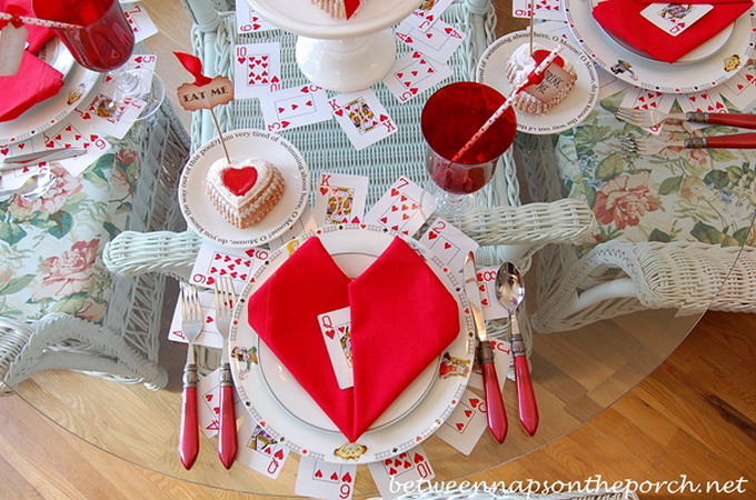 alice-in-wonderland-valentine-day-table-setting3