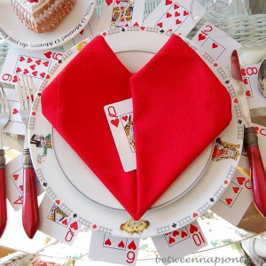 alice-in-wonderland-valentine-day-table-setting8