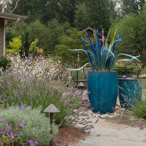 creative-use-large-pots-and-containers-in-garden14-2