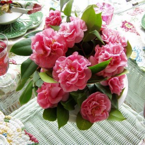 spring-tablescape-with-camellias5