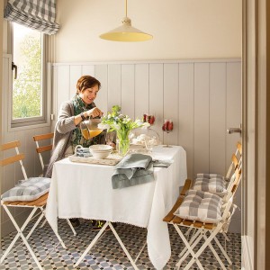 small-narrow-kitchen-with-dining-table11