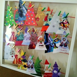christmas-tree-made-of-holiday-cards16-1