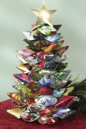 christmas-tree-made-of-holiday-cards16-4