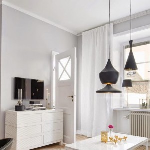 small-swedish-apartment-with-lamps-by-tom-dixon16