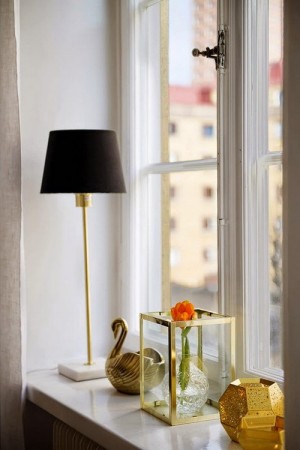 small-swedish-apartment-with-lamps-by-tom-dixon26