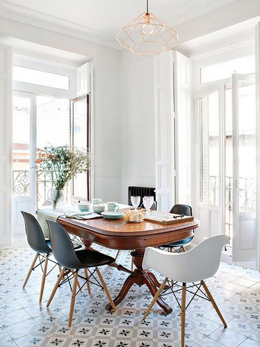 how-to-match-antique-table-and-designer-chairs2