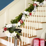 christmas-staircase-garland1-1.jpg