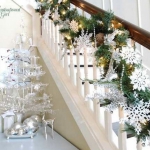 christmas-staircase-garland4-5.jpg