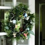 christmas-windows-decoration-wreath1.jpg