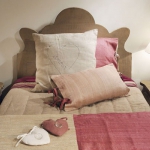 cream-and-tea-rose-shades-in-bedroom-combo1.jpg