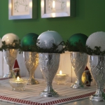 creative-decor-from-christmas-balls1-5