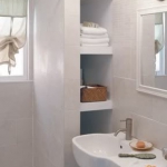 creative-storage-in-bathroom-niche3.jpg
