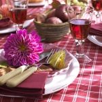 delightful-dahlias-in-table-setting1-1.jpg