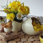 easter-chickens-table-setting-flowers1.jpg