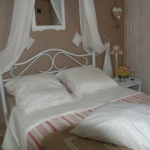 french-women-bedroom-creative22-1.jpg