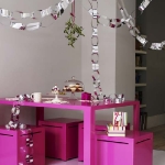 hanging-ny-decor-over-table13.jpg
