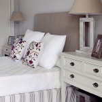 how-to-choose-nightstands-to-upholstery-headboard-color4-2.jpg