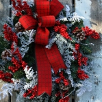new-year-decorations-from-pine-branches-wreath5.jpg