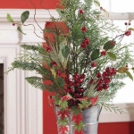 new-year-decorations-from-pine-branches-centerpiece2.jpg
