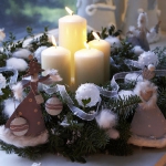 new-year-decorations-from-pine-branches-candles9.jpg