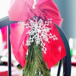 new-year-decorations-from-pine-branches-chair1.jpg