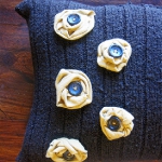 recycled-sweater-pillows-decorating1-9.jpg