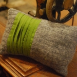 recycled-sweater-pillows-decorating4-1.jpg