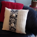 recycled-sweater-pillows-decorating4-2.jpg